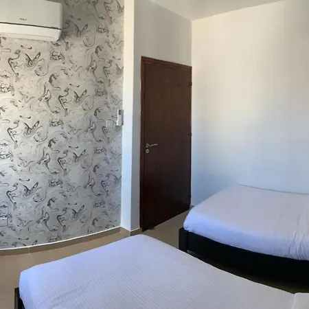 Sunshine Escape * Lárnaka